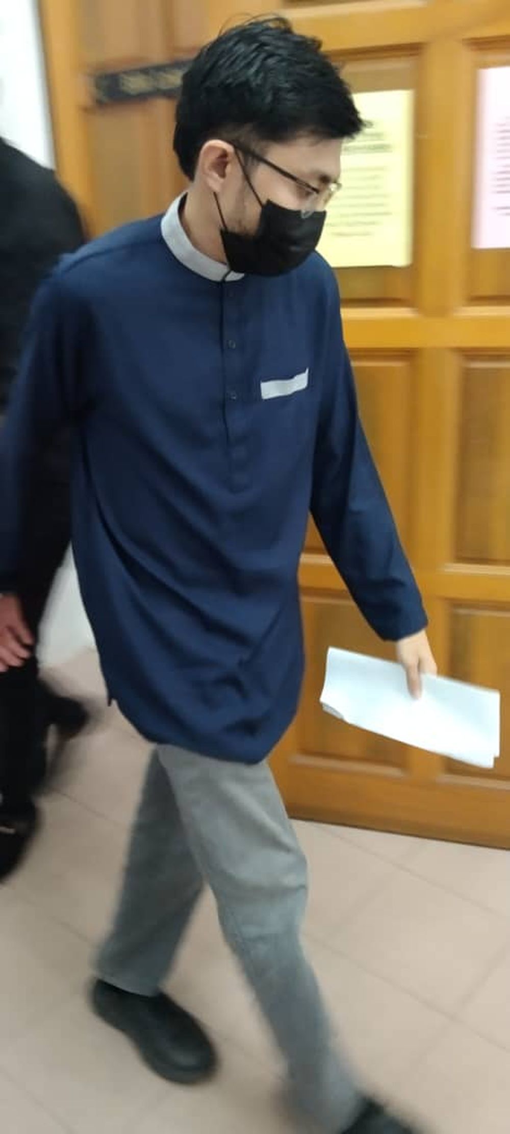 医生涉嫌偷拍女子臀部 不认罪3500元保外